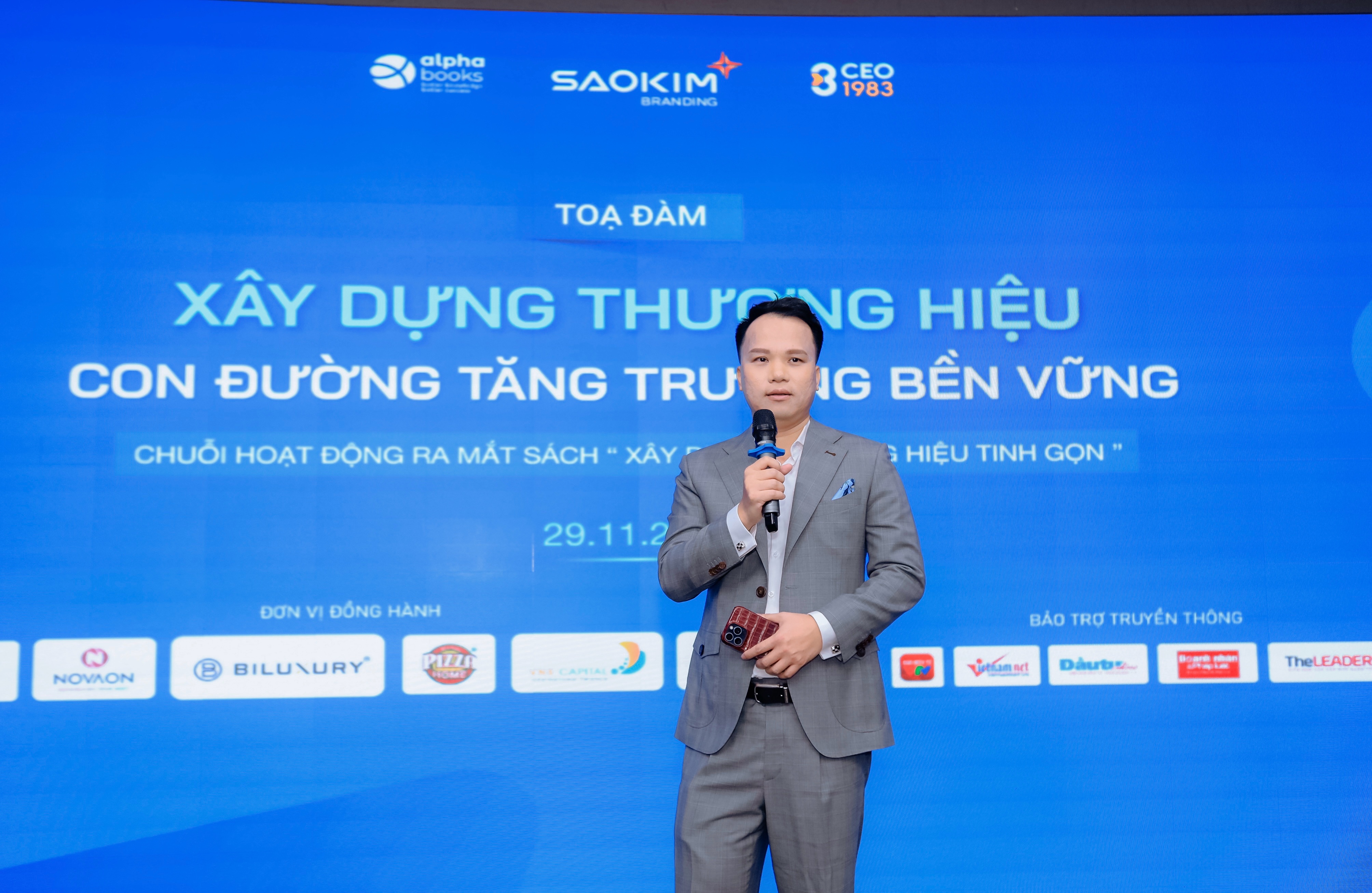 Nguyễn Thanh Tuấn chia sẻ về Brand-led Growth tại sự kiện doanh nghiệp